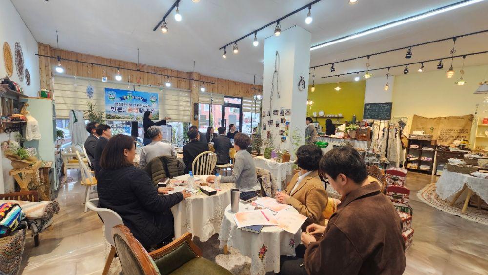-시는 도시건축관리단과 지역 사회연대경제 조직이 함께 참여하는 운영체계를 구축하고 공공자산 운영 수익을 지역에 재투자하는 선순환 구조를 만들어갈 방침이다 사진 영주시
