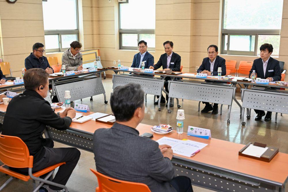 -영주시 아스콘 수급위기 극복을 위한 소통간담회 개최 중동전쟁 여파로 인한 수급 불안 해소를 위한 관계업계와 현장 소통강화 사진 영주시