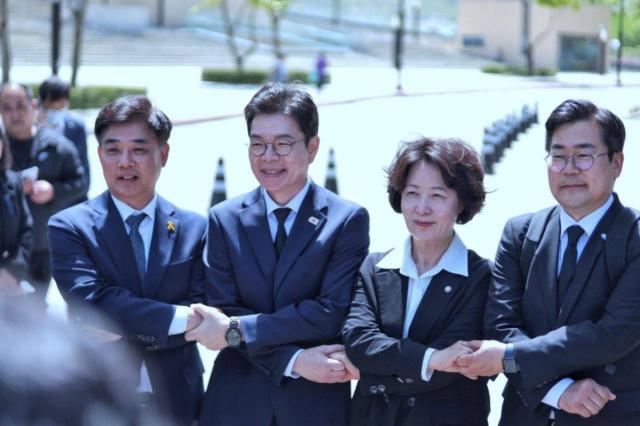 [NSP NEWS Image]63지방선거김병욱 성남시장 후보 봉하마을서 수도권 후보들과 원팀 행보