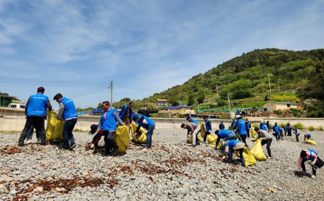 [NSP NEWS Image]여수시 이통장연합회 섬박람회 부행사장 개도에서 청결활동