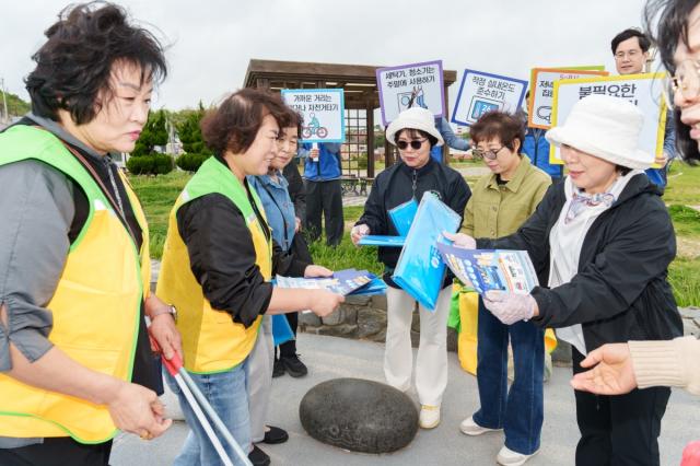 [NSP NEWS Image]월성원자력본부 지구의 날 맞아 지역 시민단체와 환경 정화 및 에너지 절약 캠페인 실시