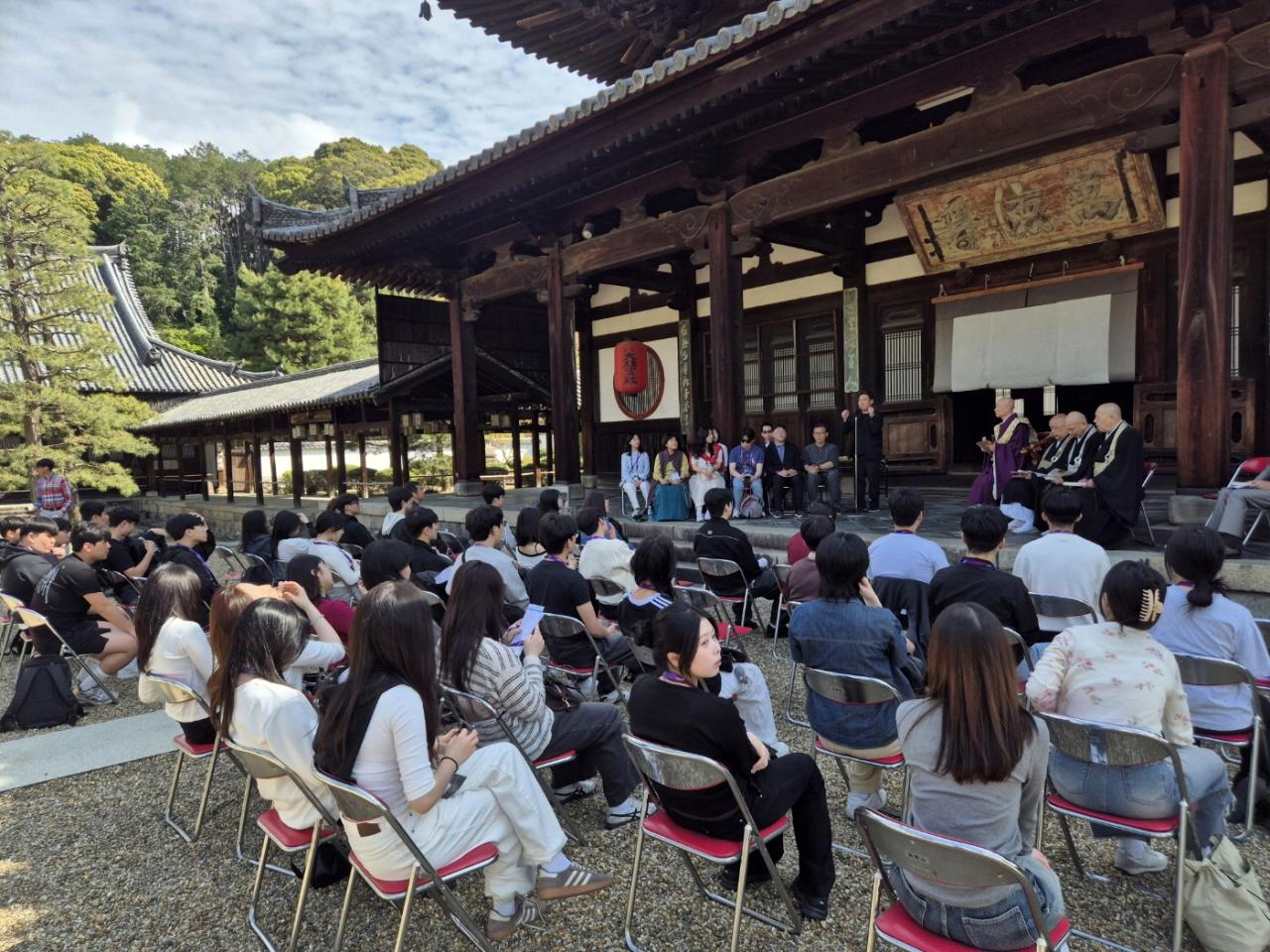 -안동시 글로벌 인문 리더 양성 위한 일본 교류활동 성료 교육발전특구 시범사업 중 글로벌 인문 리더 양성 사업 추진 교토대학교 도시샤대학교 오사카건국학교 등 방문 및 교류 전통과 역사를 기반으로 문화 다양성을 이해하는 글로벌 인재 양성 사진 안동시