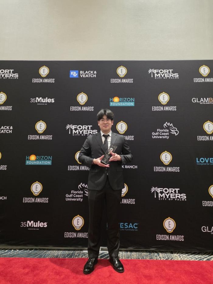 -2026 에디슨 어워즈Edison Awards에서 친환경 농업의 경쟁력 입증으로 은상을 수상한 플랜트너 기념촬영 모습 사진 경기도