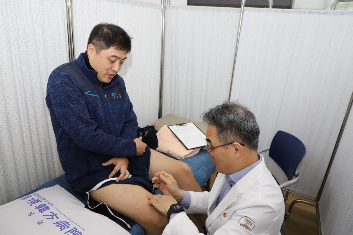 -에코프로가 임직원 건강 증진을 위해 무료 한방진료를 실시했다 사진 에코프로