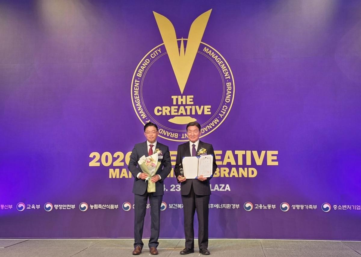 -한국장학재단이 23일 서울 더 플라자호텔에서 열린 대한민국 창조경영 2026 시상식에서 고객만족경영 부문을 수상했다 사진 한국장학재단