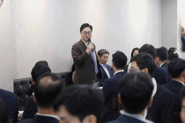 [NSP NEWS Image]우원식 국회의장 국회 필리버스터 필수 직원 격려