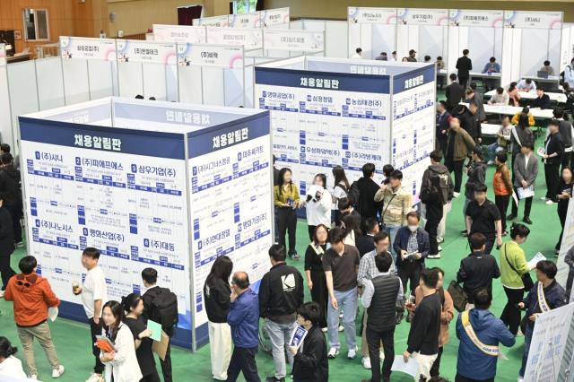 [NSP NEWS Image]오늘의 정책 픽달성군 취업박람회 현장면접 400명 이끌었다