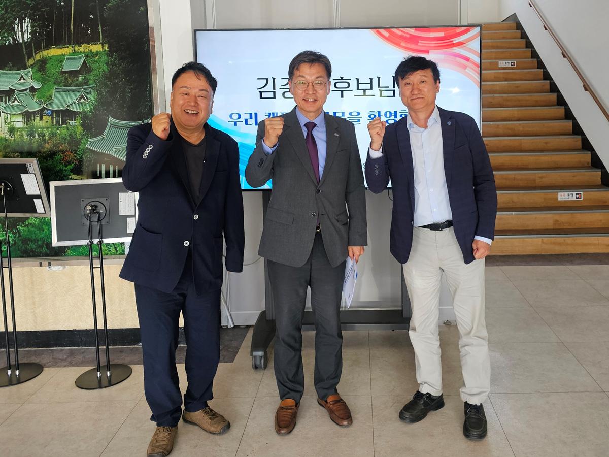 -김중남 후보가 한국폴리텍대학 강릉캠퍼스를 방문한 모습. (사진 = 김중남선거캠프)