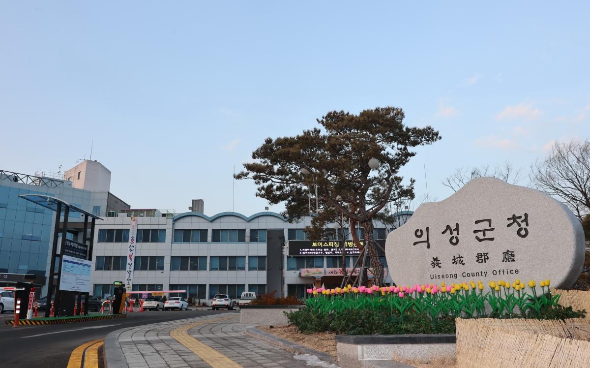 -의성군은 제56주년 지구의 날을 맞아 탄소중립에 대한 군민 인식을 높이고 저탄소 생활 실천 분위기 조성을 위해 소등행사와 온라인 홍보를 실시했다 사진 의성군