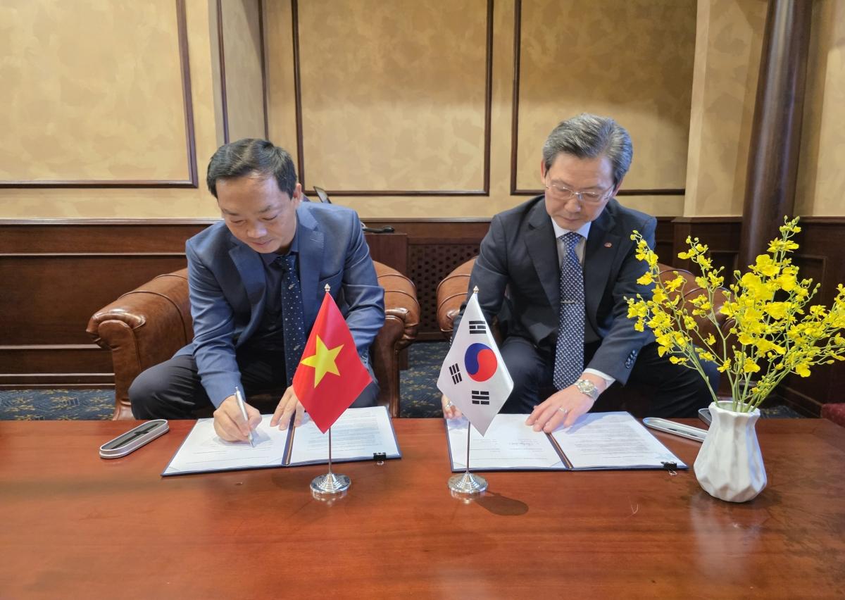 -한국전력기술이 지난 23일 베트남 하노이에서 현지 재생에너지사업 투자사인 Minh Thach Group과 115MW 규모의 신규 연안해상풍력 공동개발협약을 체결했다 사진 한국전력기술