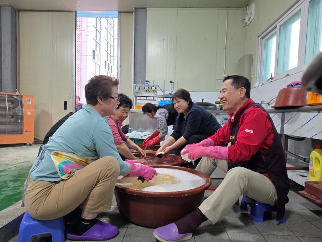 [NSP NEWS Image]63지방선거김진태 강원도지사 후보 철원 마을회관서 주민 간담회 진행회관일기 산촌으로 확대