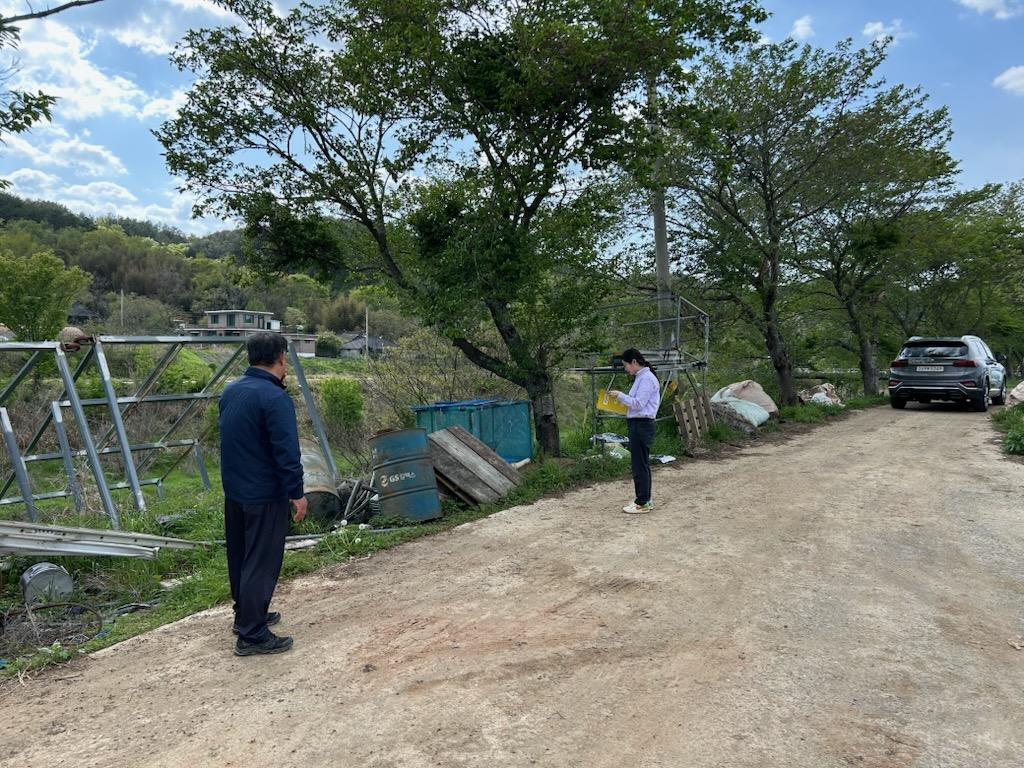 -장흥군이 관내 하천계곡 불법 시설물들을 점검하고 있다 사진 장흥군