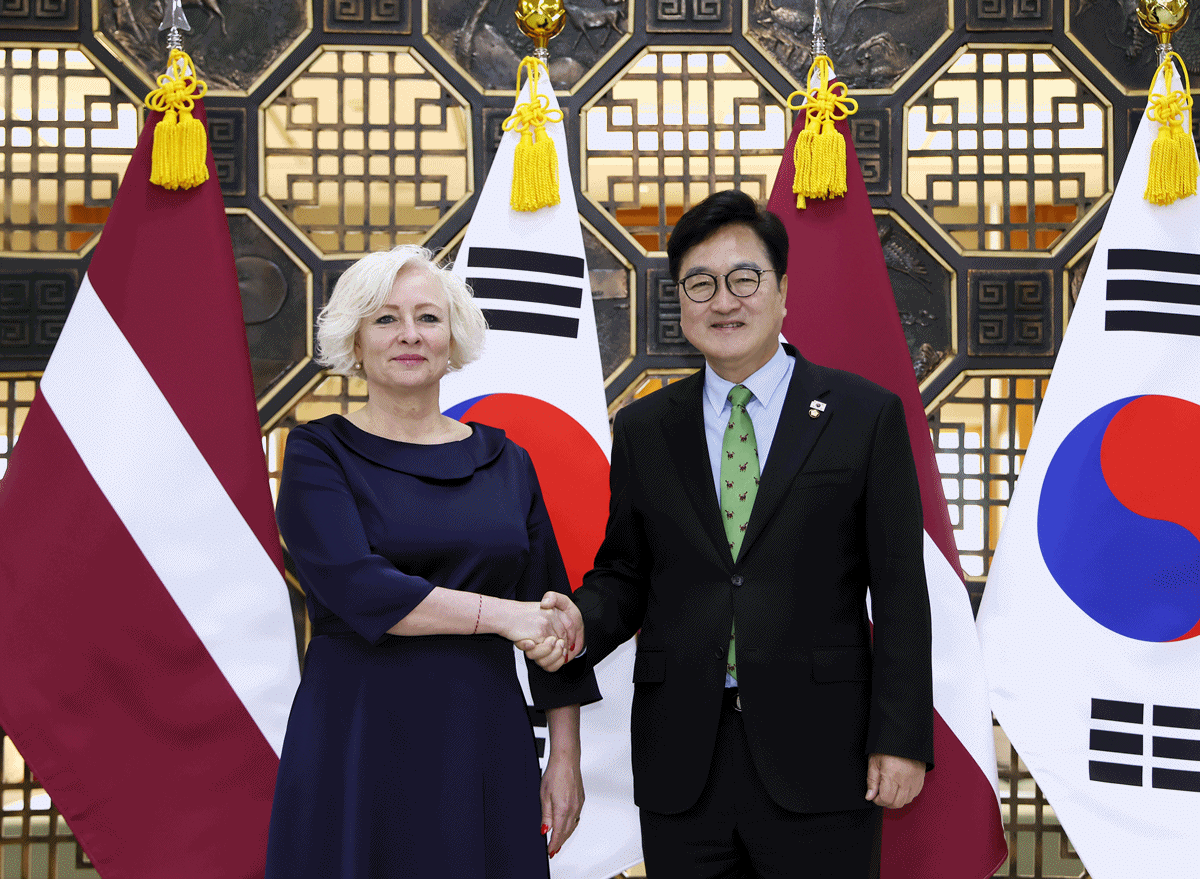 -다이가 미에리냐 라트비아 국회의장좌와 우원식 국회의장우 사진 국회의장 공보수석실