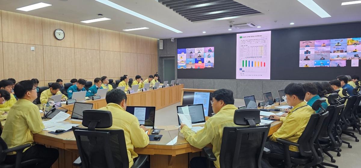 -28일 경기도 재난상황실에서 열린 관계기관 및 31개 시군 합동회의 모습 사진 경기도