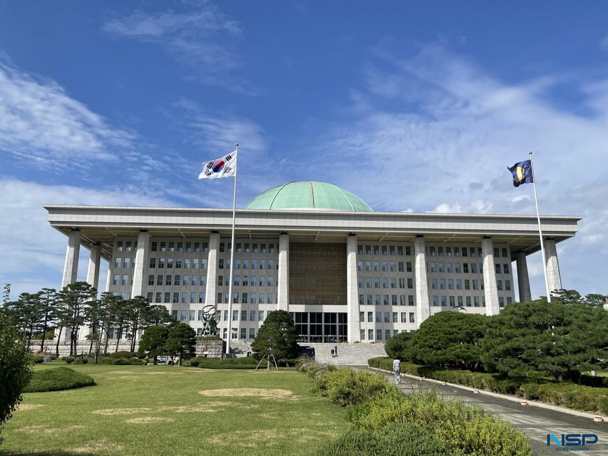-국회의사당 본관 전경 사진 임성수 기자