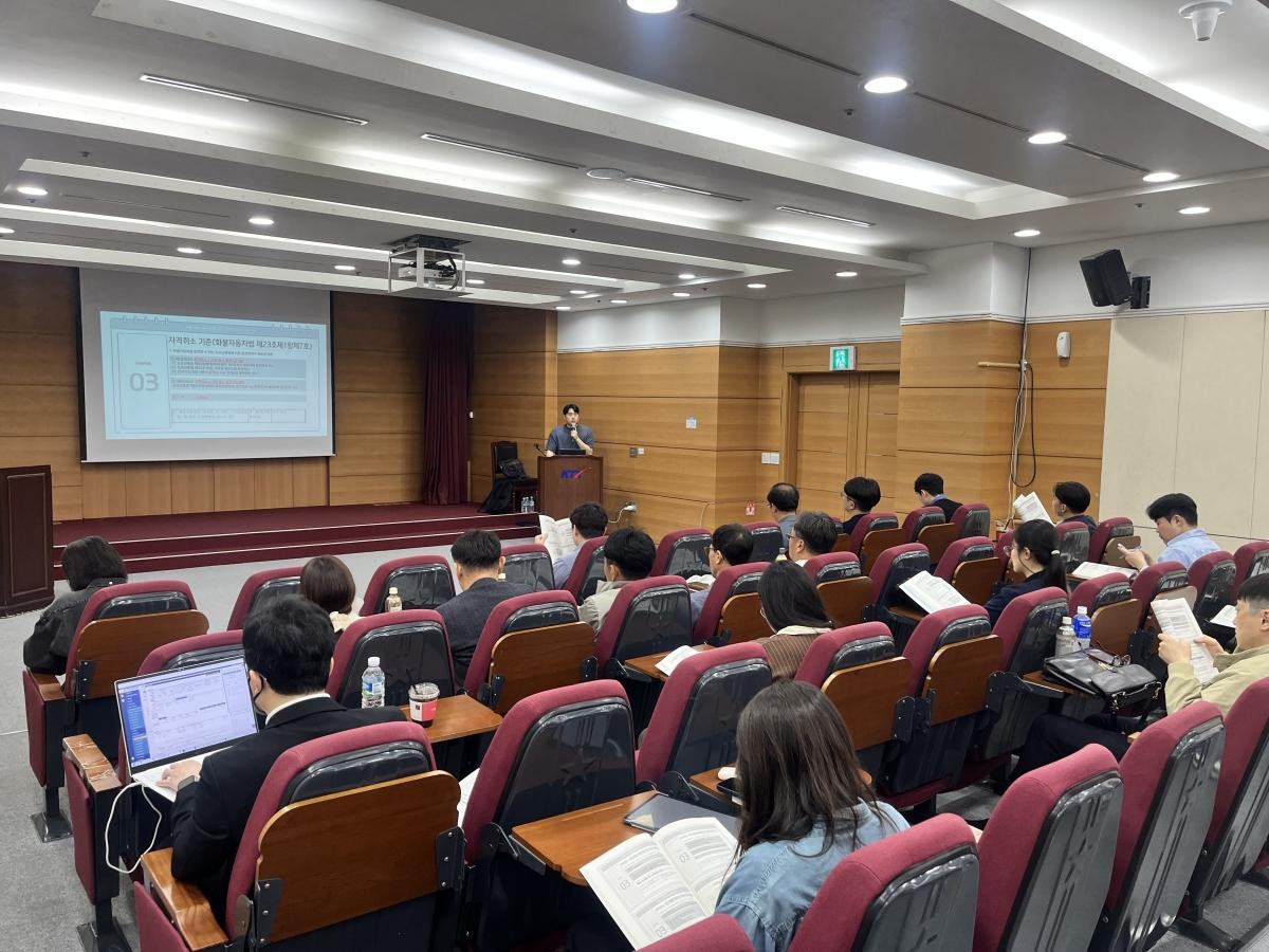 -한국교통안전공단은 지난 28일 광명역 KTX 대강당에서 화물자동차 운수사업 제도 및 시스템 관련 지방정부 담당자 교육을 실시했다 사진 한국교통안전공단