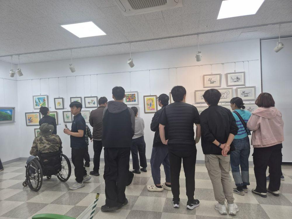 -봉화정자문화생활관 누정갤러리 2026년 전시 라인업 확정 지역작가 이용성 개인전 시작으로 김창한 김재현 강준 초대전 등 릴레이 전시 이어져 사진 봉화군