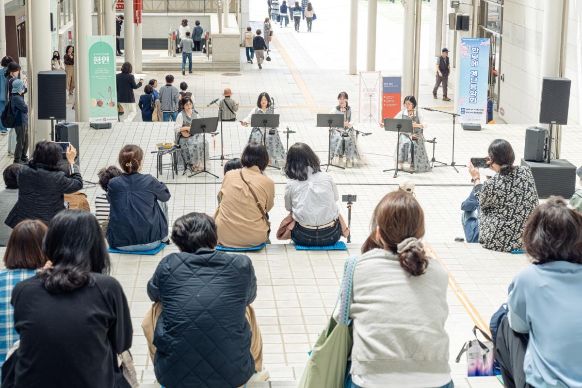 -16일 진행한 한낮의 음악회 모습 사진 성남문화재단