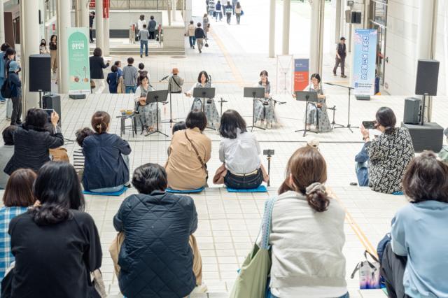 [NSP NEWS Image]성남아트센터 낮에도 활기 넘치는 문화 핫플레이스로 변신