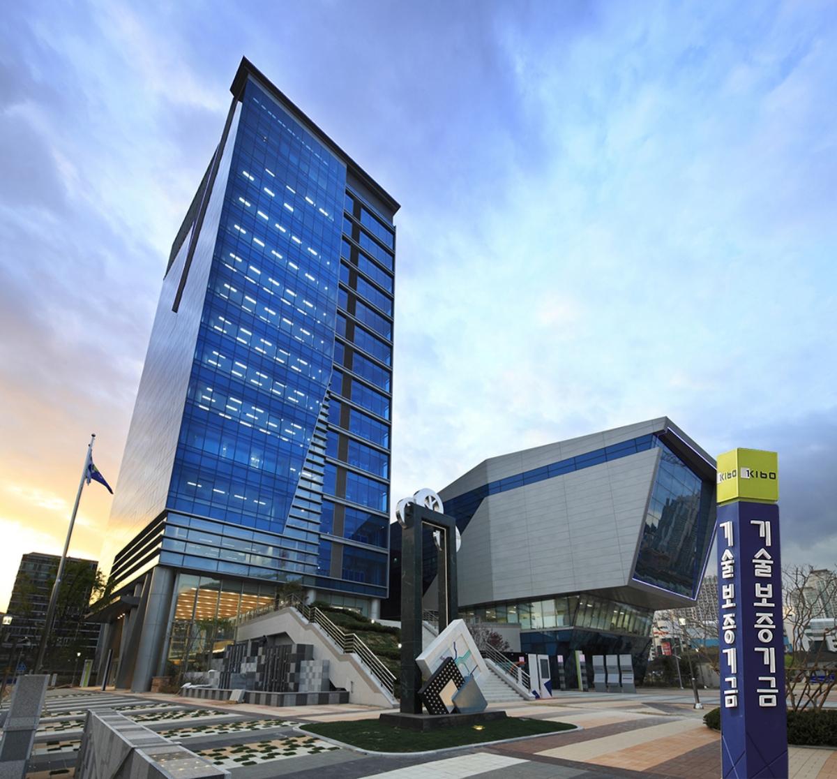 -기술보증기금 본점 전경 사진 기술보증기금