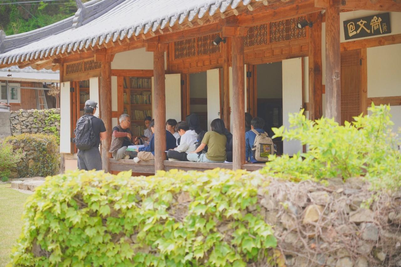 -구례 문척초교의 독서인문교육 활동 사진 전남교육청