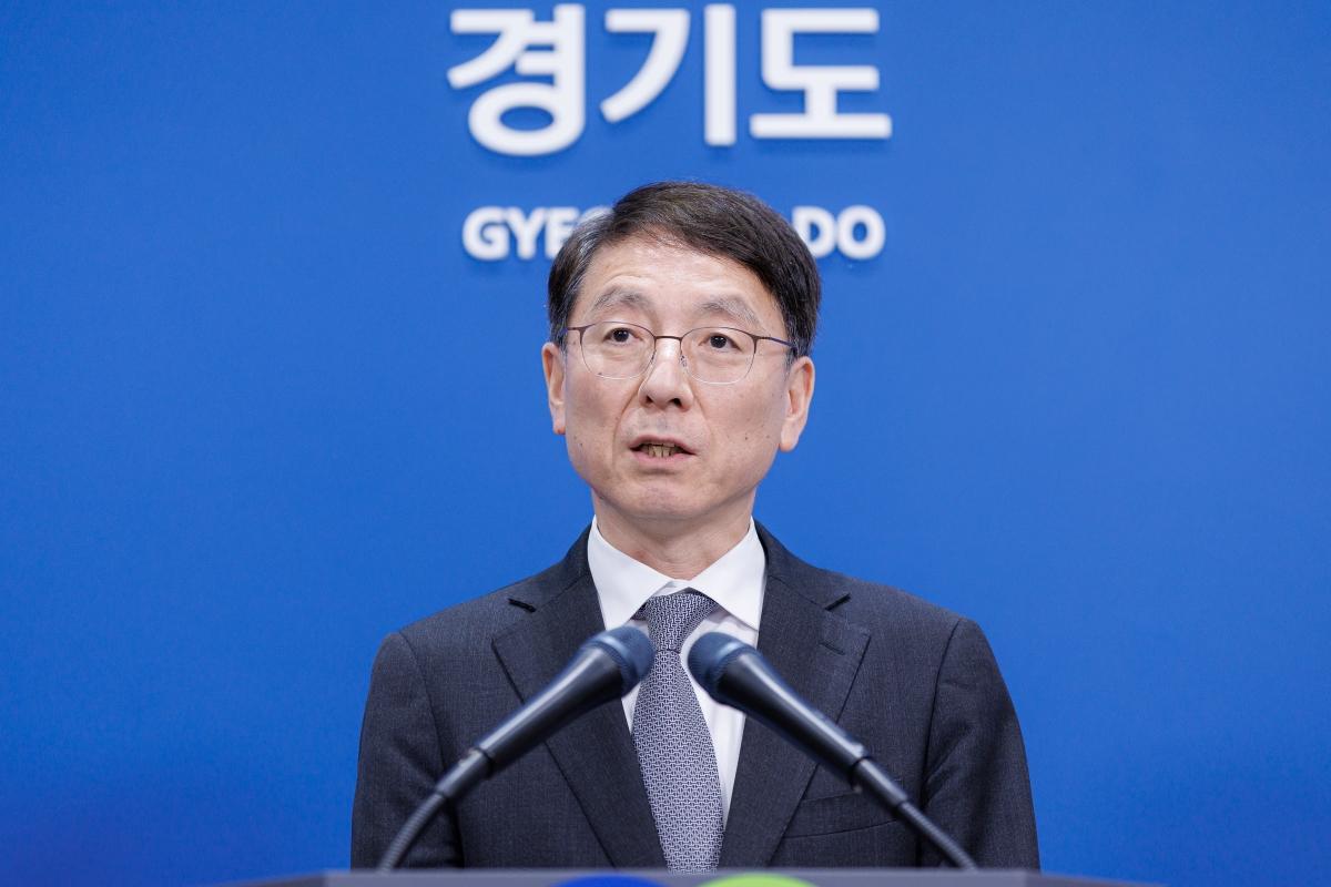 -30일 오후 경기도청 브리핑룸에서 김성중 행정1부지사가 2026년도 제1회 추가경정예산안 처리 관련 입장문 발표를 하고 있다 사진 경기도