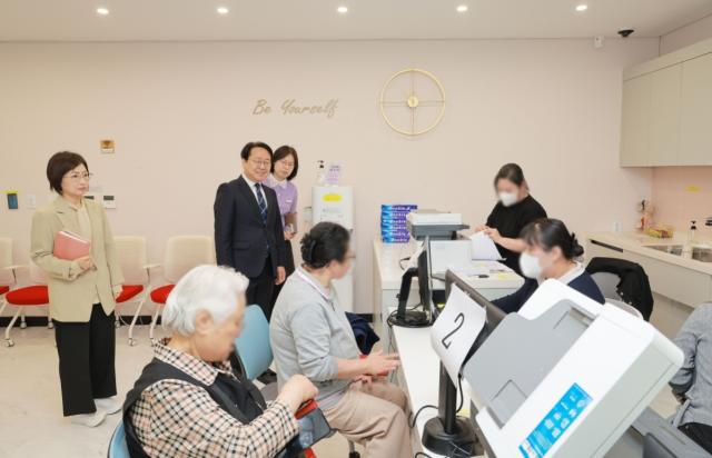 [NSP NEWS Image]최홍규 군포부시장 고유가 지원금 신청 현장 점검시민 불편 최소화