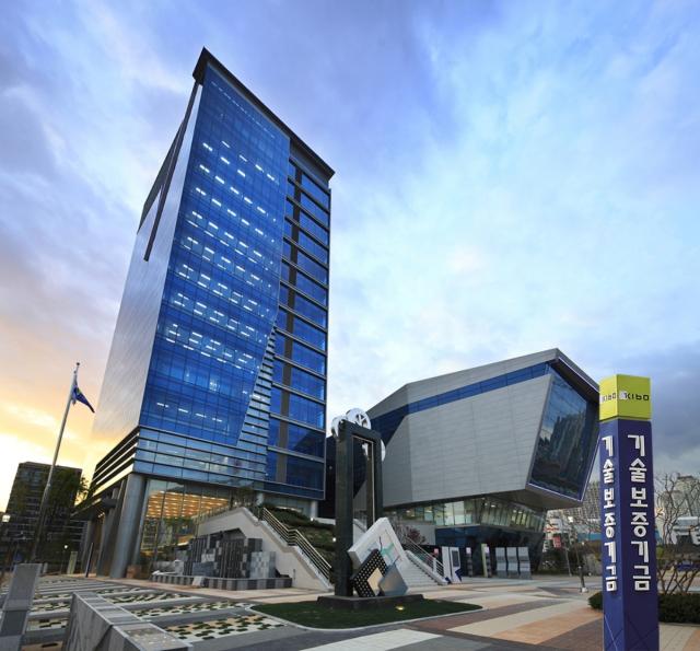 [NSP NEWS Image]중소기업 MA 자금 병목 완화되나기보경남은행 인수금융 지원