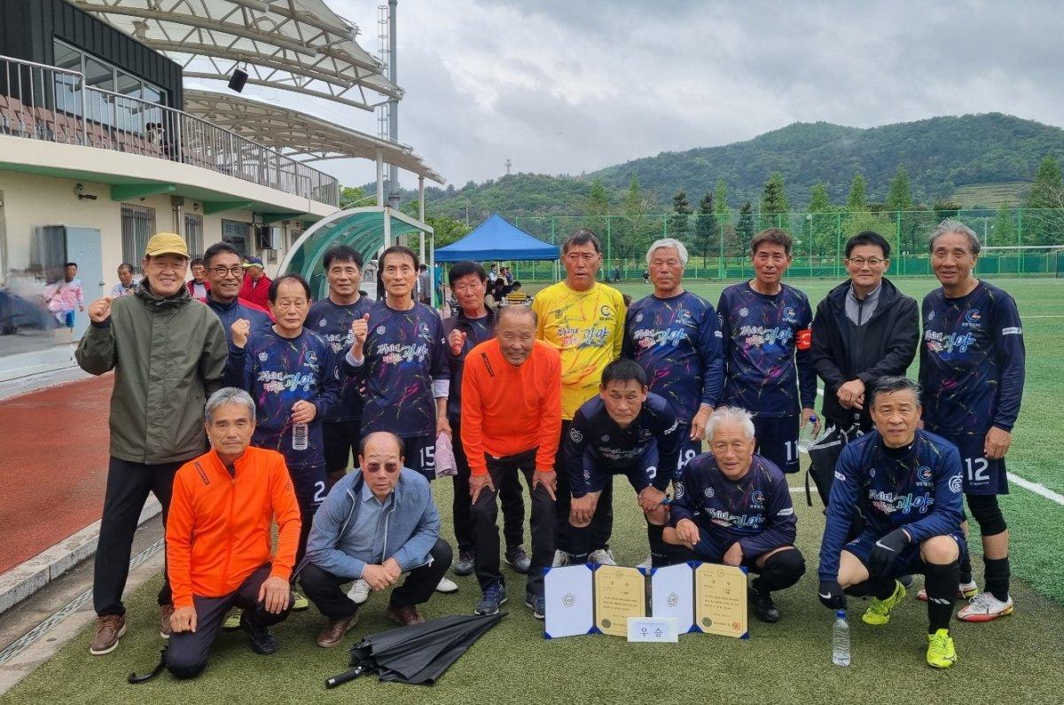-제14회 전라남도의회 의장배 동호인 축구대회 출전한 광양 골드FC 선수단 사진 광양 골드FC