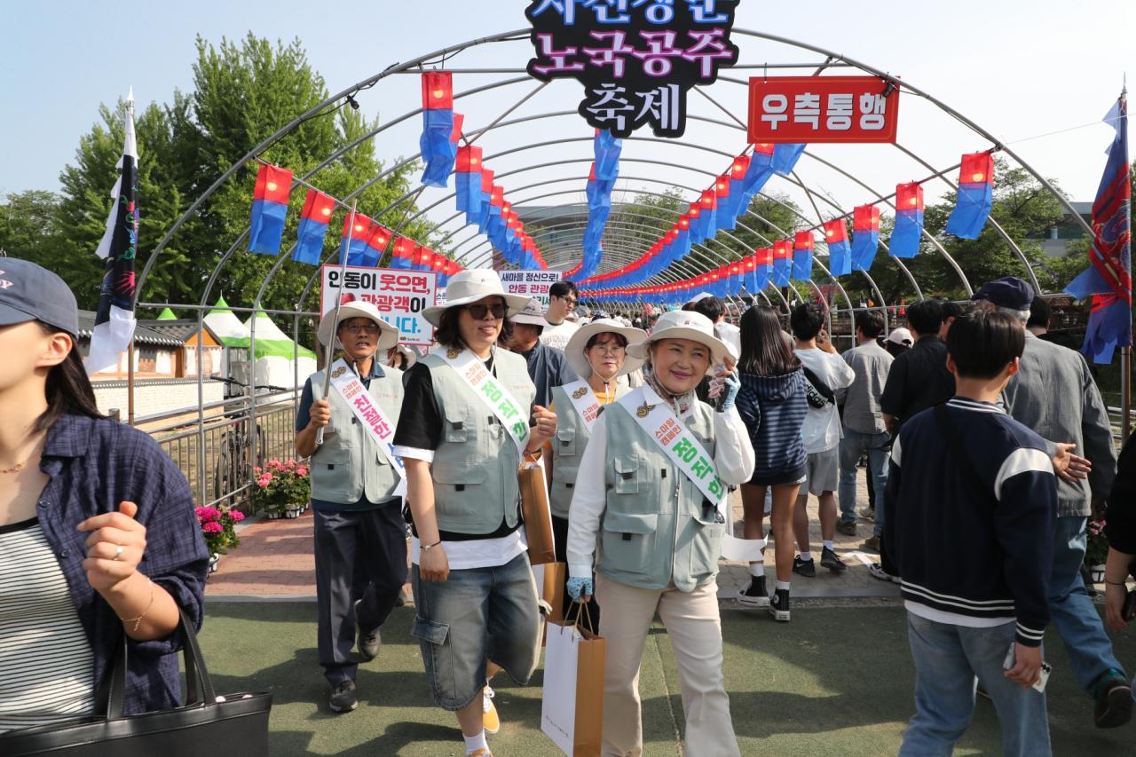 -안동시는 이번 사업을 통해 관광객 신뢰도 회복과 도시 이미지 제고는 물론 민간 주도의 실질적인 관광수용태세 인프라를 한 단계 끌어올릴 것으로 기대하고 있다 사진 안동시