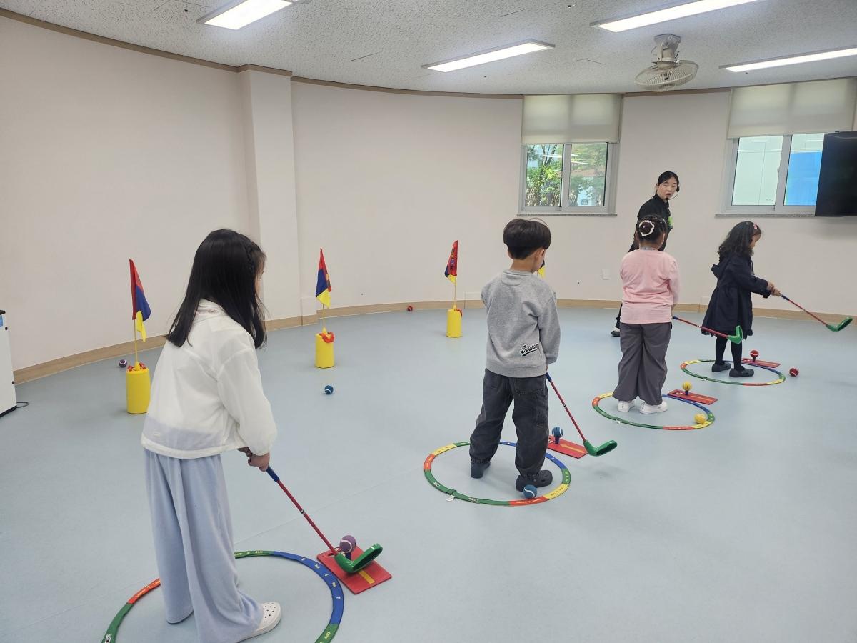 -대구시교육청은 질 높은 프로그램과 안정적 돌봄 시스템을 갖춘 내실있는 늘봄학교 운영을 위해 학교별 상황을 점검하고 현장 맞춤형 지원을 강화해 나갈 계획이라고 밝혔다 사진 대구시교육청