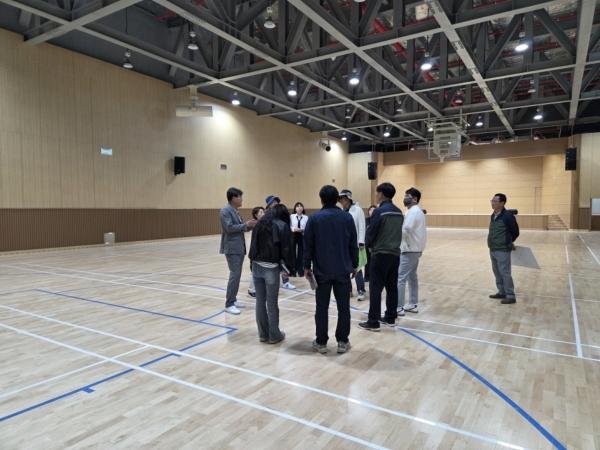 -포항시 도시공원위원회는 최근 북구 학산공원 조성 현장을 방문해 준공 전 시설 전반을 점검했다 사진 포항시