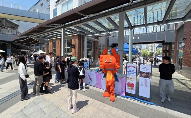 [NSP NEWS Image]영덕군 대구 동구서 고향사랑기부제 답례품 판촉 행사 열어