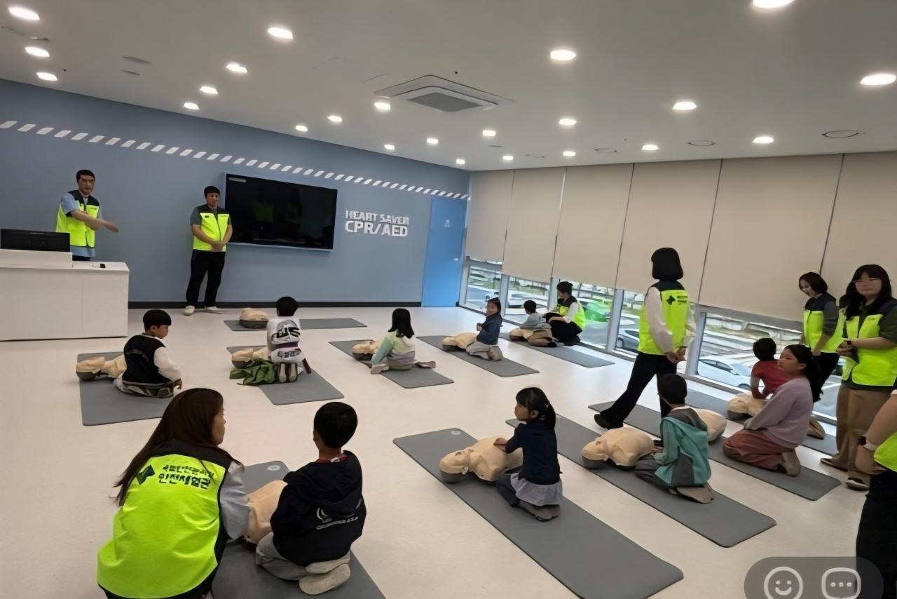 -국토안전관리원이 돌봄센터 대상으로 체험형 안전교육 프로그램을 진행하고 있다. (사진 = 국토안전관리원)