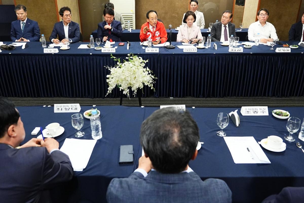 -국민의힘 추경호 대구시장 후보가 11일 오전 대구지역 건설단체 대표들과 간담회를 가졌다. (사진 = 추경호 국민의힘 대구시장 후보 캠프)