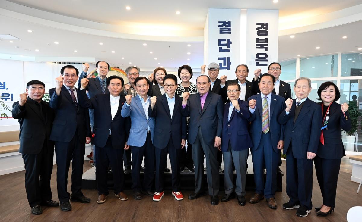 -국민의힘 이철우 경상북도지사 후보는 지난 11일 대구·경북 출신 전직 장관급 인사들의 모임인 ‘대경회’와 간담회를 가졌다. (사진 = 이철우 국민의힘 경북도지사 후보 캠프)