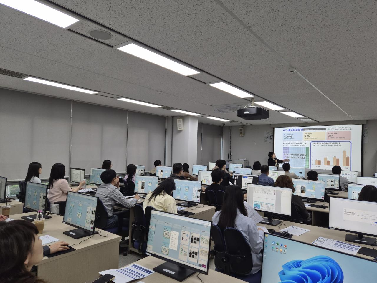-봉화군 공직자 AI로 더 스마트하게 일한다. 클릭 한 번에 보고서 작성·반복 업무 자동화, AI 교육으로 실전역량 강화 (사진 = 봉화군)