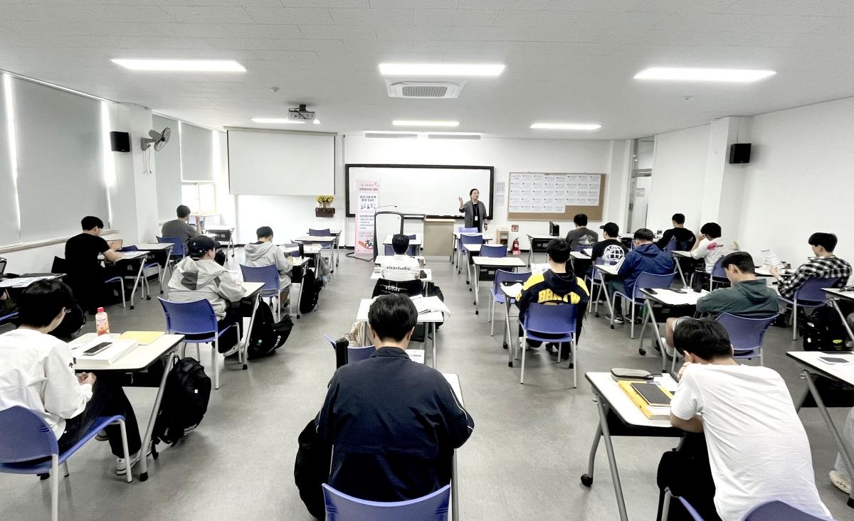 -포항대학교 대학일자리플러스센터는 11일부터 12일까지 졸업예정 재학생 165명을 대상으로 ‘2026년 1학기 대플과 함께하는 국민취업지원제도 설명회’를 운영했다. (사진 = 포항대