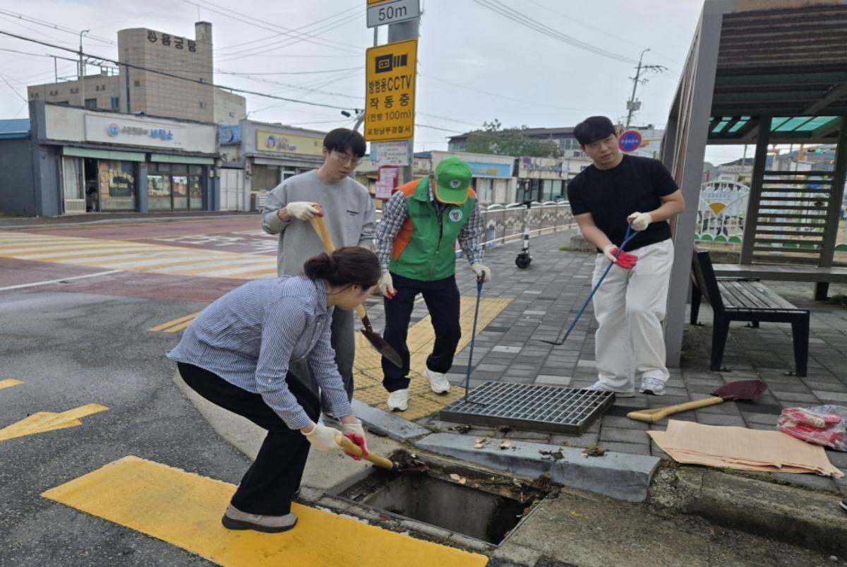 -포항시는 12일 29개 읍면동 현장에서 ‘풍수해로 인한 하천붕괴와 산사태 대처 및 주민 대피 훈련’을 대대적으로 실시했다. (사진 = 포항시)