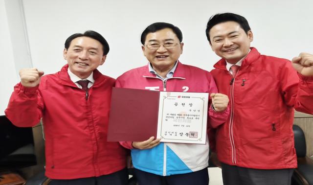[NSP NEWS Image]주낙영 경주시장 후보, 국민의힘 공천장 수령...본선 승리 행보 나서