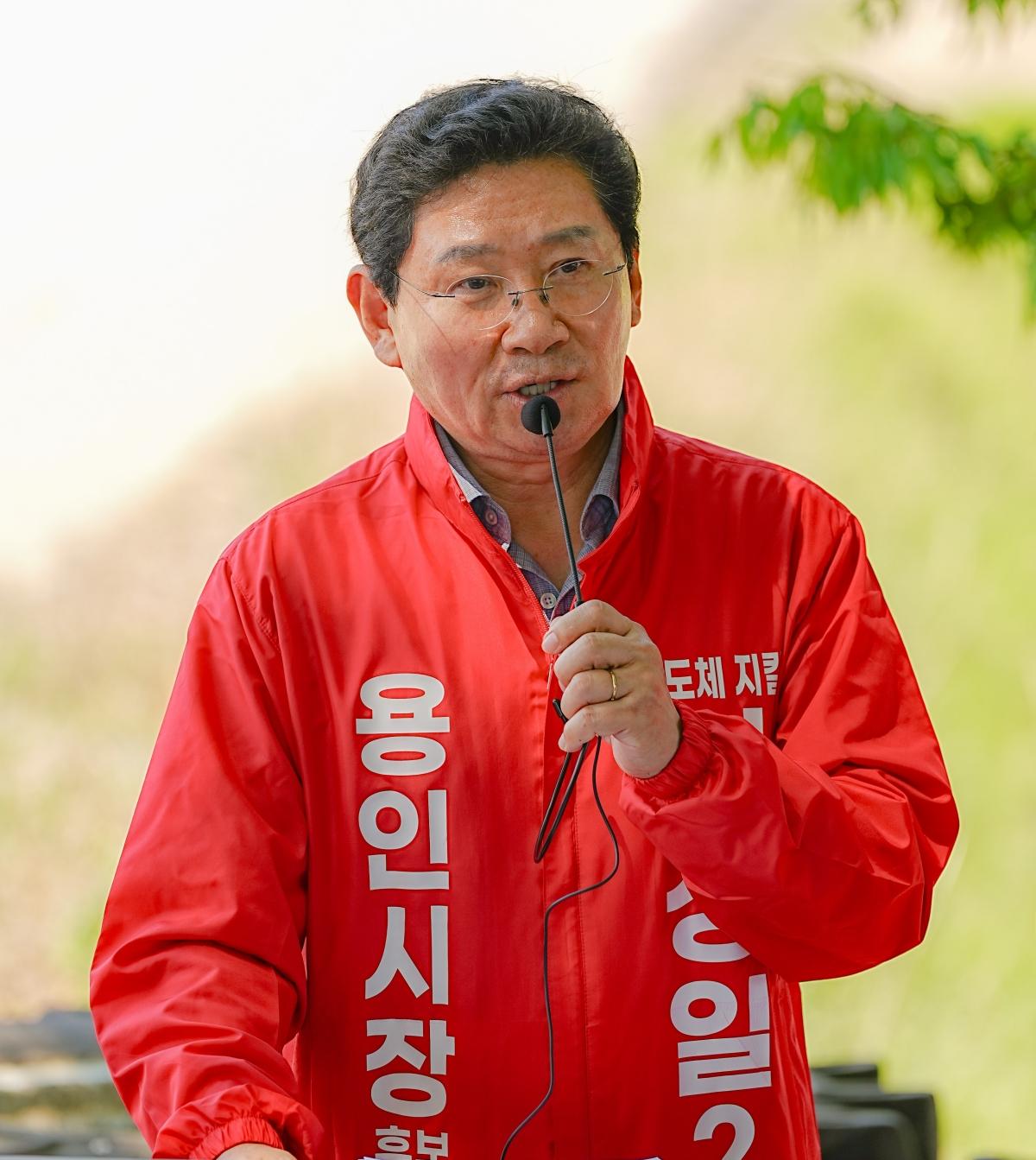 -13일 이동 남사읍 첨단시스템 반도체 국가산업단지 예정지에서 이상일 후보가 민선9기 용인시장 출마 선언을 하고 있다. (사진 = 이상일 용인시장 후보 캠프)