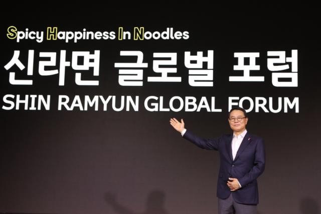 [NSP NEWS Image]농심, 신라면 20조원 누적매출…해외가 40% 채웠다