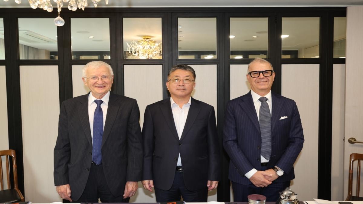 -포항시는 14일 세계제조업재단 창립자이자 학술위원장인 마르코 타이쉬, 미국 아이오와대학교의 앤드류 쿠시악과 간담회를 가졌다. (사진 = 포항시)