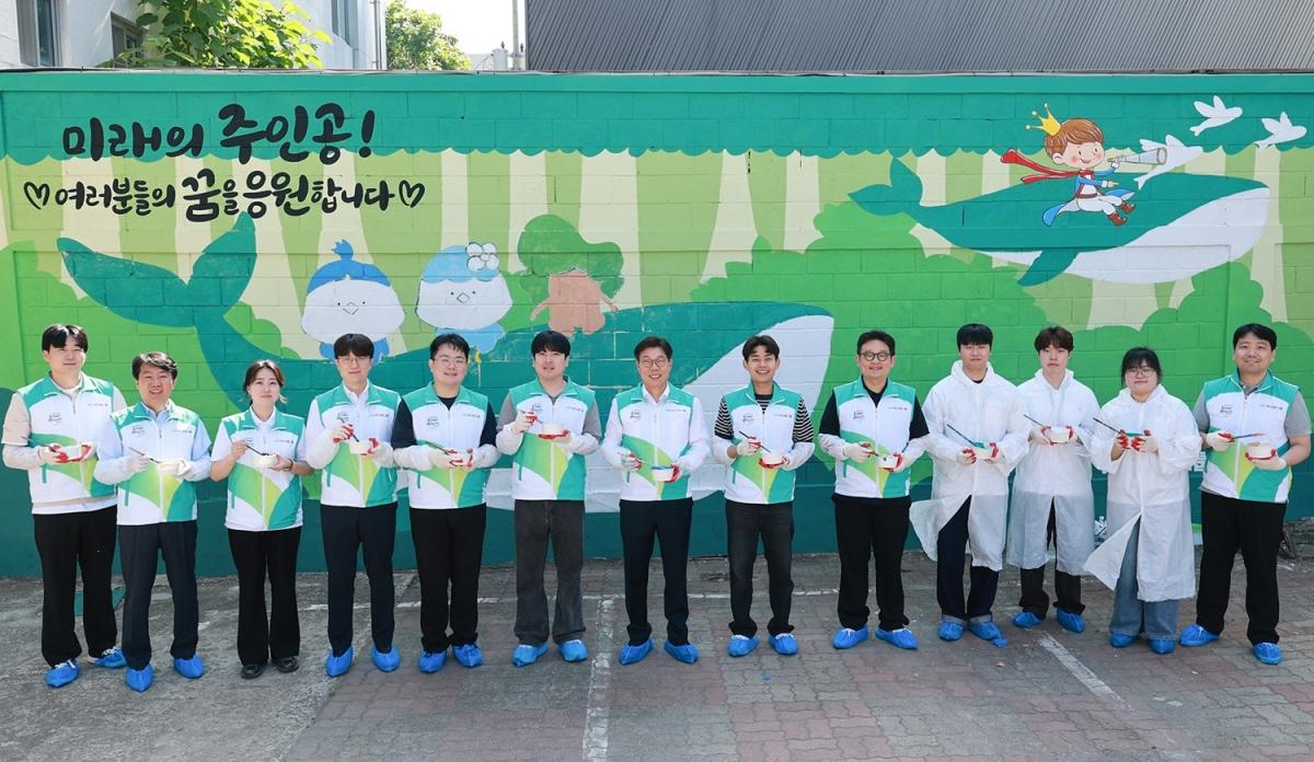 -iM금융그룹은 15일 대구 소재 iM뱅크 제2본점에서 황병우 회장과 계열사 대표 및 임직원 등이 참석한 가운데 ‘창립 15주년 기념식’을 진행했다. (사진 = DGB금융그룹)