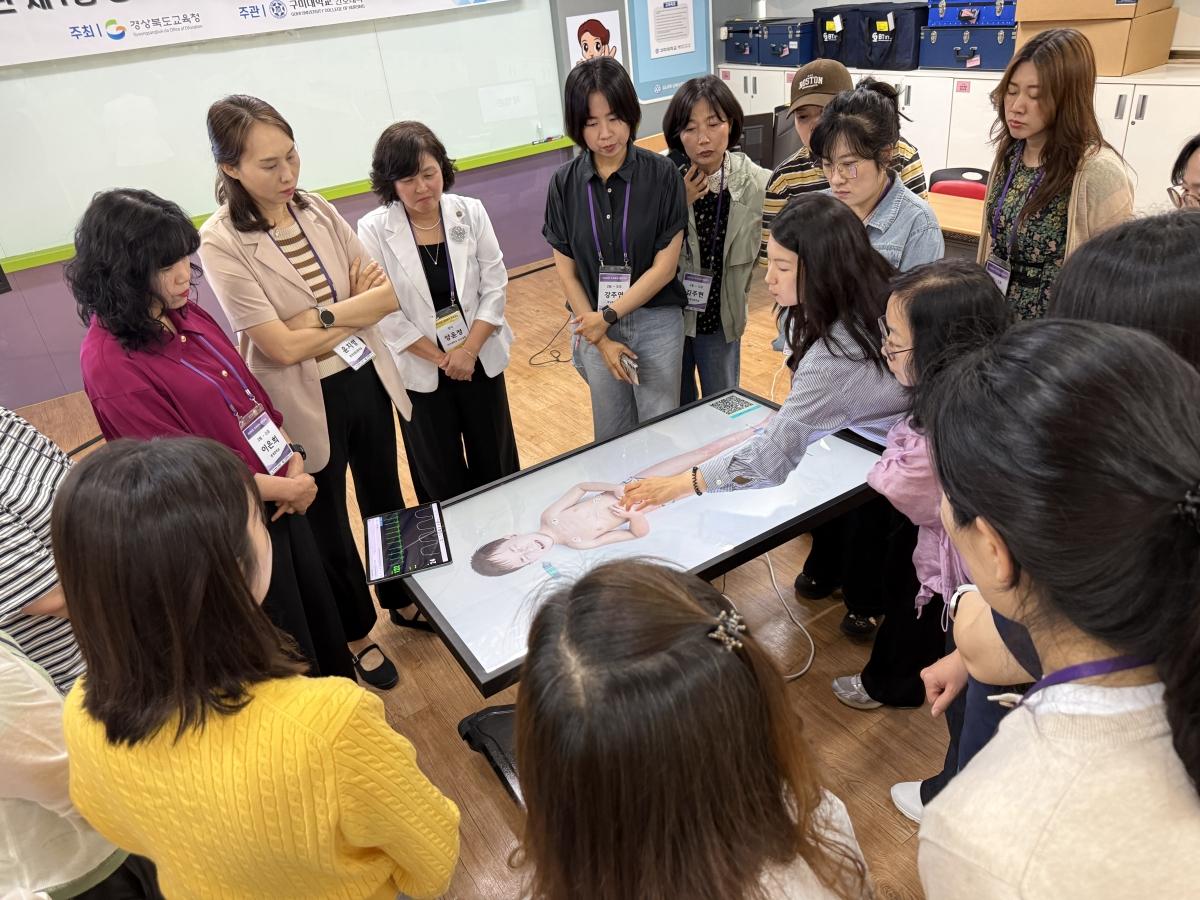 -경상북도교육청은 지난 16일 구미시에 있는 구미대학교에서 도내 제1형 당뇨병 재학 학교 보건교사 100명을 대상으로 ‘2026학년도 제1형 당뇨병 학생 관리 직무연수’를 개최했다고