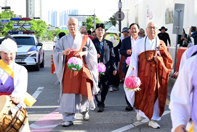 [NSP NEWS Image]안산시, 안산문화광장 밝힌 등불…‘부처님오신날 연등축제’ 성료