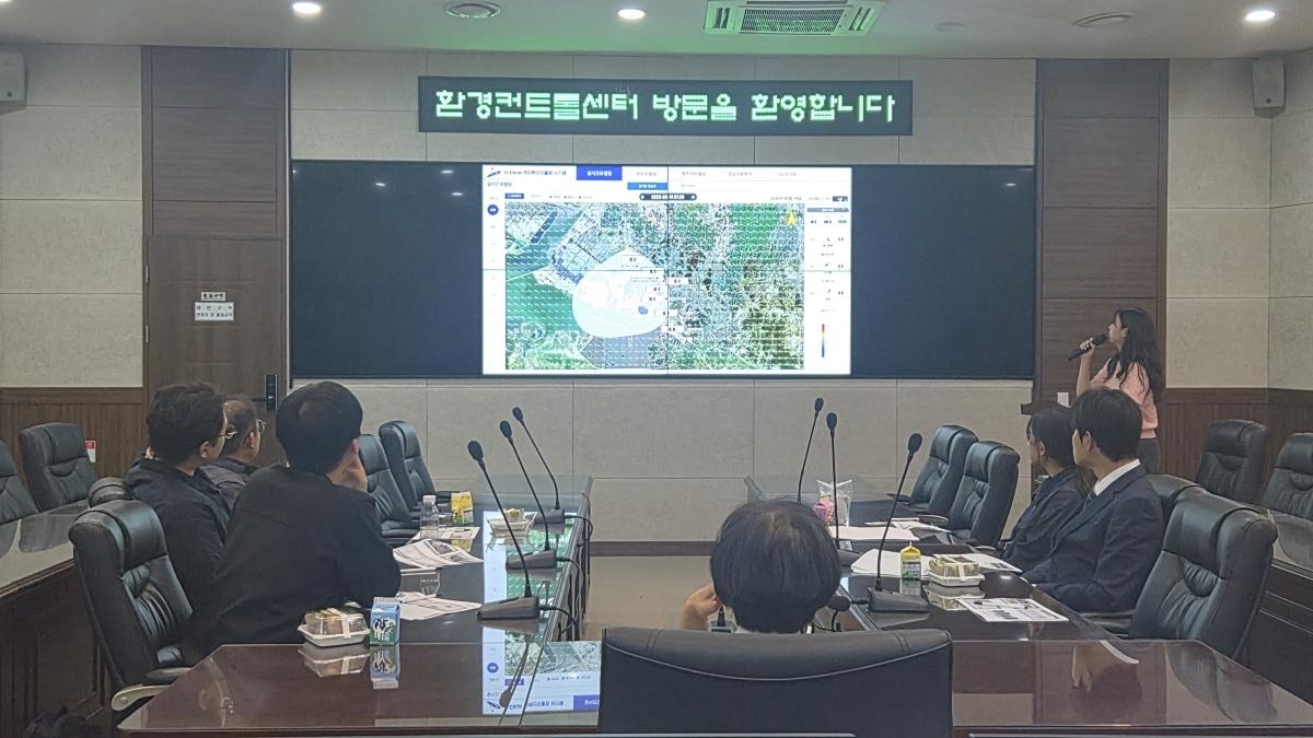 -14일 환경컨트롤센터에서 진행중인 견학프로그램 모습. (사진 = 안산시)