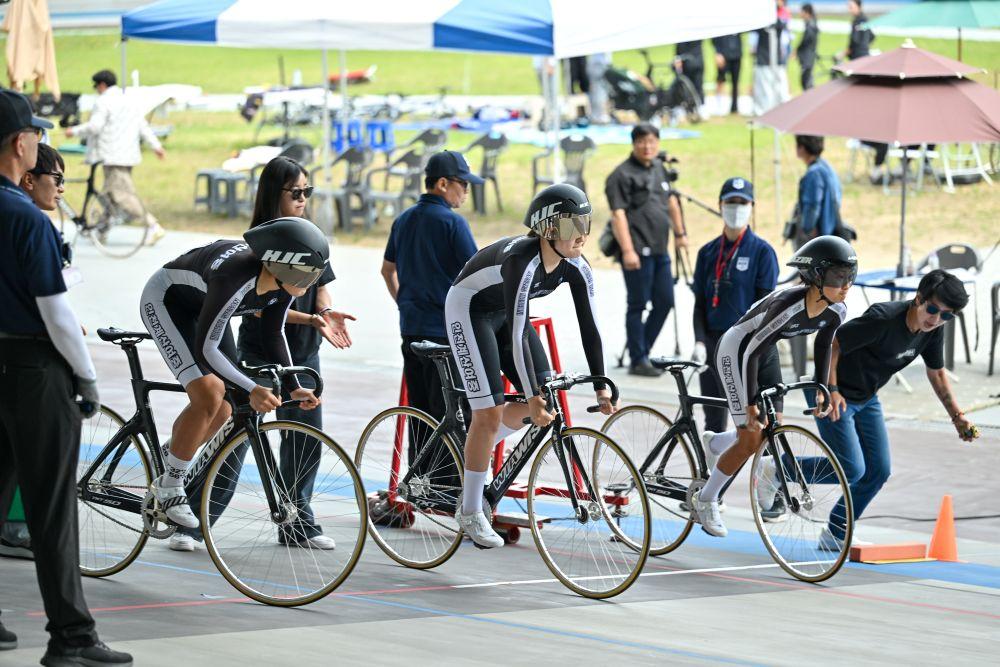-2026 마스터즈사이클 영주투어 대회는 영주호 오토캠핑장을 출발해 영주댐과 영주호 둘레길 12km 구간을 순환하는 코스로 운영됐으며 선수 기량에 따라 R리그와 S리그로 나뉘어 진행