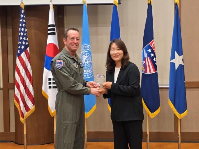 [NSP NEWS Image]경기도, 주한미군 사령부 ‘감사장’ 받아…한미동맹·우호 증진 공로 인정