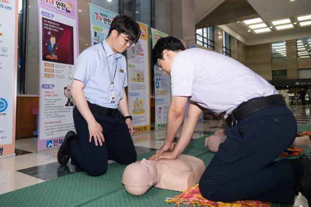[NSP NEWS Image]전북은행, 20~22일 ‘JB안전체험 코너’ 운영…CPR 실습 등 진행